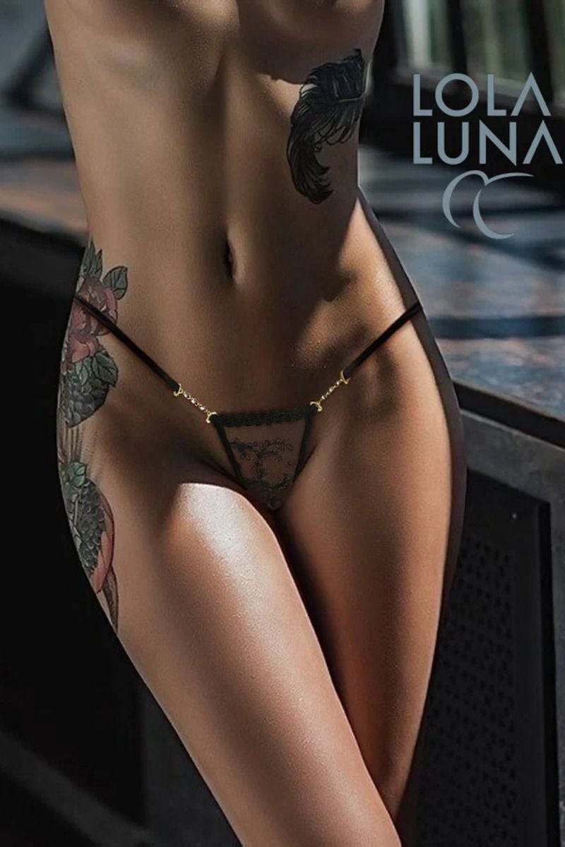 Fekete tanga csipkével Lena